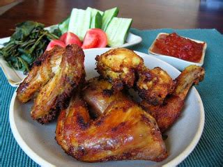 INDOFOOD RACIK Fried Chicken Seasoning 26 gr ( INDOFOOD RACIK Ayam Goreng 26 gr) *Bumbu Kering - Image 2